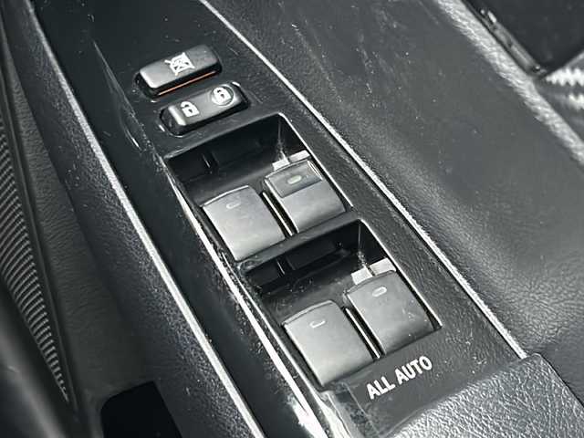 トヨタ カローラ フィールダー 1．5G エアロツアラー W×B 愛知県 2015(平27)年 13.7万km ブラックマイカ 登録時136532km/ＨＩＤヘッドライト/フォグランプ/社外１５インチアルミ/バックカメラ/純正ナビＴＶ/ＣＤ／ＤＶＤ／ＢＴ　フルセグ/純正フロアマット/ハーフレザー/革巻ハンドル/ＥＴＣ/電動格納ミラー/ミラーウインカー/保証書/取扱説明書/スマートキー×2