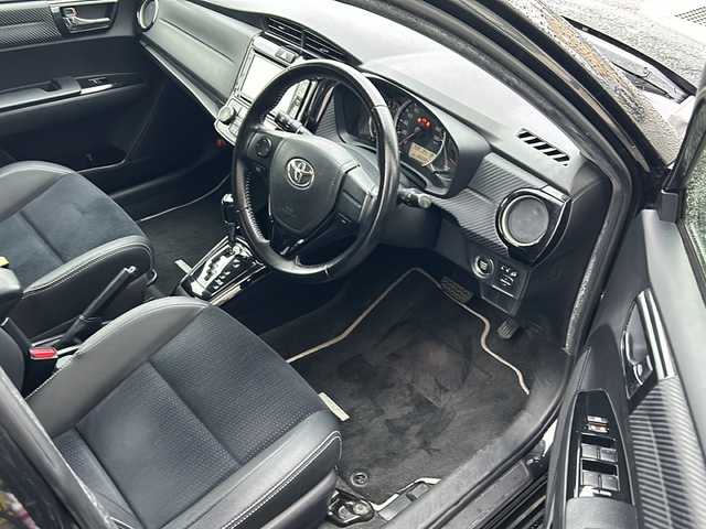 トヨタ カローラ フィールダー 1．5G エアロツアラー W×B 愛知県 2015(平27)年 13.7万km ブラックマイカ 登録時136532km/ＨＩＤヘッドライト/フォグランプ/社外１５インチアルミ/バックカメラ/純正ナビＴＶ/ＣＤ／ＤＶＤ／ＢＴ　フルセグ/純正フロアマット/ハーフレザー/革巻ハンドル/ＥＴＣ/電動格納ミラー/ミラーウインカー/保証書/取扱説明書/スマートキー×2