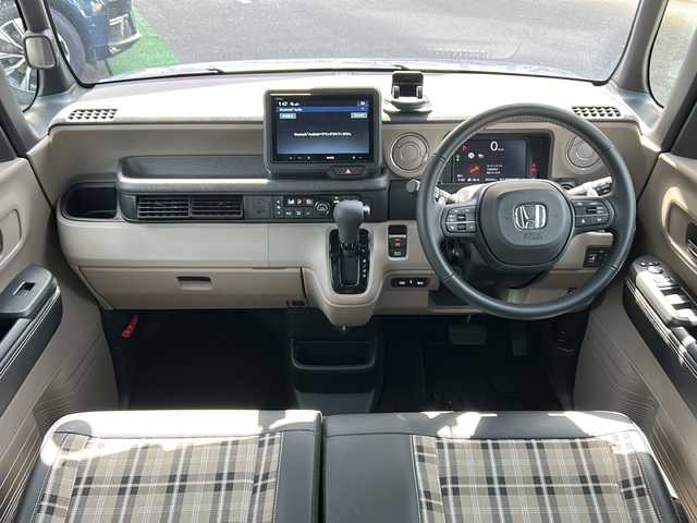 ホンダ Ｎ ＢＯＸ JOY ターボ 埼玉県 2025(令7)年 0.6万km グレーⅡ ワンオーナー/ターボ/ホンダセンシング/ ・衝突軽減ブレーキ/ ・先行車発進お知らせ機能/ ・渋滞追従機能付アダプティブクルーズコントロール/ ・車線維持支援システム/ ・誤発進抑制機能/ ・後方誤発進抑制機能/ ・急アクセル抑制機能/ ・パーキングセンサーシステム/アクティブフェイスパッケージ/純正ディスプレイオーディオ【VX-240ZFE】/両側パワースライドドア/チェック柄撥水ファブリックシート/14インチスチールホイール＋ハーフキャップ/メッキホイールリング/オートリトラミラー/純正プロジェクター式フルLEDヘッドライト/純正LEDフォグランプ/運転席&助手席シートヒーター/充電用USBジャック（Type-C〈3A〉）/純正前後ドライブレコーダー（DRH-224SD）/ETC2.0/保証書/取扱説明書/スペアキー１本