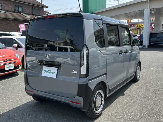 ホンダ Ｎ ＢＯＸ JOY ターボ 埼玉県 2025(令7)年 0.6万km グレーⅡ ワンオーナー/ターボ/ホンダセンシング/ ・衝突軽減ブレーキ/ ・先行車発進お知らせ機能/ ・渋滞追従機能付アダプティブクルーズコントロール/ ・車線維持支援システム/ ・誤発進抑制機能/ ・後方誤発進抑制機能/ ・急アクセル抑制機能/ ・パーキングセンサーシステム/アクティブフェイスパッケージ/純正ディスプレイオーディオ【VX-240ZFE】/両側パワースライドドア/チェック柄撥水ファブリックシート/14インチスチールホイール＋ハーフキャップ/メッキホイールリング/オートリトラミラー/純正プロジェクター式フルLEDヘッドライト/純正LEDフォグランプ/運転席&助手席シートヒーター/充電用USBジャック（Type-C〈3A〉）/純正前後ドライブレコーダー（DRH-224SD）/ETC2.0/保証書/取扱説明書/スペアキー１本