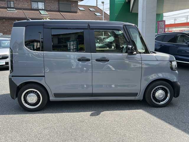 ホンダ Ｎ ＢＯＸ JOY ターボ 埼玉県 2025(令7)年 0.6万km グレーⅡ ワンオーナー/ターボ/ホンダセンシング/ ・衝突軽減ブレーキ/ ・先行車発進お知らせ機能/ ・渋滞追従機能付アダプティブクルーズコントロール/ ・車線維持支援システム/ ・誤発進抑制機能/ ・後方誤発進抑制機能/ ・急アクセル抑制機能/ ・パーキングセンサーシステム/アクティブフェイスパッケージ/純正ディスプレイオーディオ【VX-240ZFE】/両側パワースライドドア/チェック柄撥水ファブリックシート/14インチスチールホイール＋ハーフキャップ/メッキホイールリング/オートリトラミラー/純正プロジェクター式フルLEDヘッドライト/純正LEDフォグランプ/運転席&助手席シートヒーター/充電用USBジャック（Type-C〈3A〉）/純正前後ドライブレコーダー（DRH-224SD）/ETC2.0/保証書/取扱説明書/スペアキー１本