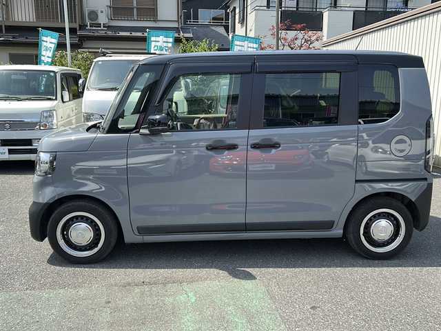 ホンダ Ｎ ＢＯＸ JOY ターボ 埼玉県 2025(令7)年 0.6万km グレーⅡ ワンオーナー/ターボ/ホンダセンシング/ ・衝突軽減ブレーキ/ ・先行車発進お知らせ機能/ ・渋滞追従機能付アダプティブクルーズコントロール/ ・車線維持支援システム/ ・誤発進抑制機能/ ・後方誤発進抑制機能/ ・急アクセル抑制機能/ ・パーキングセンサーシステム/アクティブフェイスパッケージ/純正ディスプレイオーディオ【VX-240ZFE】/両側パワースライドドア/チェック柄撥水ファブリックシート/14インチスチールホイール＋ハーフキャップ/メッキホイールリング/オートリトラミラー/純正プロジェクター式フルLEDヘッドライト/純正LEDフォグランプ/運転席&助手席シートヒーター/充電用USBジャック（Type-C〈3A〉）/純正前後ドライブレコーダー（DRH-224SD）/ETC2.0/保証書/取扱説明書/スペアキー１本