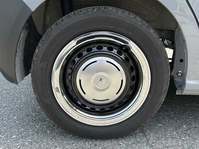 ホンダ Ｎ ＢＯＸ JOY ターボ 埼玉県 2025(令7)年 0.6万km グレーⅡ ワンオーナー/ターボ/ホンダセンシング/ ・衝突軽減ブレーキ/ ・先行車発進お知らせ機能/ ・渋滞追従機能付アダプティブクルーズコントロール/ ・車線維持支援システム/ ・誤発進抑制機能/ ・後方誤発進抑制機能/ ・急アクセル抑制機能/ ・パーキングセンサーシステム/アクティブフェイスパッケージ/純正ディスプレイオーディオ【VX-240ZFE】/両側パワースライドドア/チェック柄撥水ファブリックシート/14インチスチールホイール＋ハーフキャップ/メッキホイールリング/オートリトラミラー/純正プロジェクター式フルLEDヘッドライト/純正LEDフォグランプ/運転席&助手席シートヒーター/充電用USBジャック（Type-C〈3A〉）/純正前後ドライブレコーダー（DRH-224SD）/ETC2.0/保証書/取扱説明書/スペアキー１本