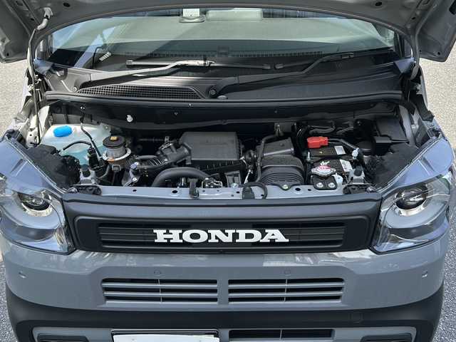 ホンダ Ｎ ＢＯＸ JOY ターボ 埼玉県 2025(令7)年 0.6万km グレーⅡ ワンオーナー/ターボ/ホンダセンシング/ ・衝突軽減ブレーキ/ ・先行車発進お知らせ機能/ ・渋滞追従機能付アダプティブクルーズコントロール/ ・車線維持支援システム/ ・誤発進抑制機能/ ・後方誤発進抑制機能/ ・急アクセル抑制機能/ ・パーキングセンサーシステム/アクティブフェイスパッケージ/純正ディスプレイオーディオ【VX-240ZFE】/両側パワースライドドア/チェック柄撥水ファブリックシート/14インチスチールホイール＋ハーフキャップ/メッキホイールリング/オートリトラミラー/純正プロジェクター式フルLEDヘッドライト/純正LEDフォグランプ/運転席&助手席シートヒーター/充電用USBジャック（Type-C〈3A〉）/純正前後ドライブレコーダー（DRH-224SD）/ETC2.0/保証書/取扱説明書/スペアキー１本