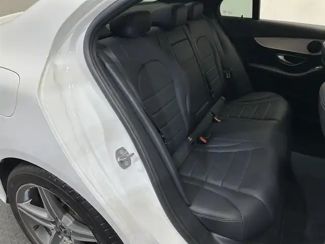 メルセデス・ベンツ Ｃ１８０ ローレウスエディション 愛媛県 2017(平29)年 4.9万km ポーラホワイト ・８型ナビ（フルセグＴＶ・ＢＴ・ＣＤ・ＤＶＤ・ＵＳＢ・ＳＤ）/・バックカメラ　/・ＥＴＣ　/・レーダークルコン　/・レーンキープアシスト　/・ステアリングパイロット　/・ＤＮ席シートヒーター　/・ＤＮ席パワーシート