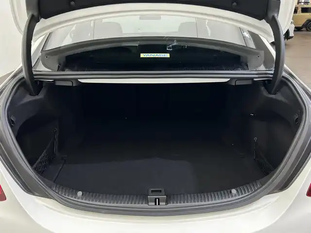 メルセデス・ベンツ Ｃ１８０ ローレウスエディション 愛媛県 2017(平29)年 4.9万km ポーラホワイト ・８型ナビ（フルセグＴＶ・ＢＴ・ＣＤ・ＤＶＤ・ＵＳＢ・ＳＤ）/・バックカメラ　/・ＥＴＣ　/・レーダークルコン　/・レーンキープアシスト　/・ステアリングパイロット　/・ＤＮ席シートヒーター　/・ＤＮ席パワーシート