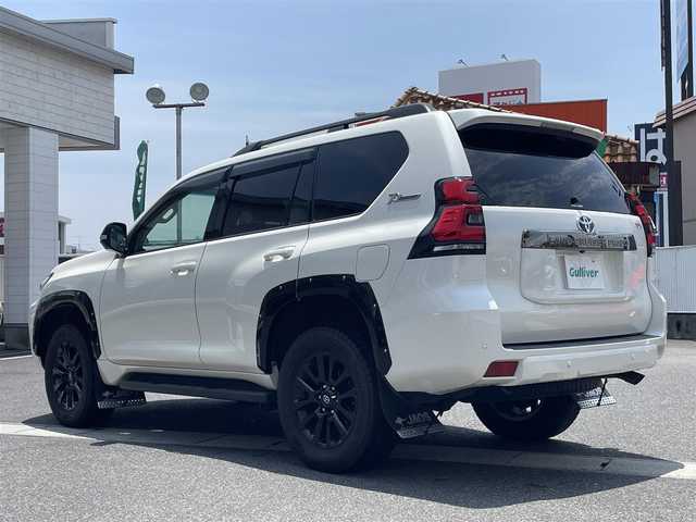 トヨタ ランドクルーザー プラド TX-L 70thアニバーサリーLTD 岡山県 2021(令3)年 4.8万km ホワイトパールクリスタルシャイン 登録時走行距離47.823km/純正ナビ/(AM/FM/DVD/TV/Bluetooth)/サンルーフ/トヨタセーフティセンス/・プリクラッシュセーフティ/・アダプティブクルーズコントロール/・レーンディパーチャーアラート/・オートマチックハイビーム/全方位カメラ/ブラインドスポットモニター/ビルトインETC2.0/前後ドライブレコーダー/スペアキー×1/パワーシート(D+N席)/エアシート(D+N席)/純正18インチアルミホイール/プッシュスタート/スマートキー