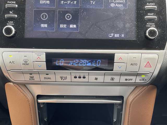 トヨタ ランドクルーザー プラド TX-L 70thアニバーサリーLTD 岡山県 2021(令3)年 4.8万km ホワイトパールクリスタルシャイン 登録時走行距離47.823km/純正ナビ/(AM/FM/DVD/TV/Bluetooth)/サンルーフ/トヨタセーフティセンス/・プリクラッシュセーフティ/・アダプティブクルーズコントロール/・レーンディパーチャーアラート/・オートマチックハイビーム/全方位カメラ/ブラインドスポットモニター/ビルトインETC2.0/前後ドライブレコーダー/スペアキー×1/パワーシート(D+N席)/エアシート(D+N席)/純正18インチアルミホイール/プッシュスタート/スマートキー