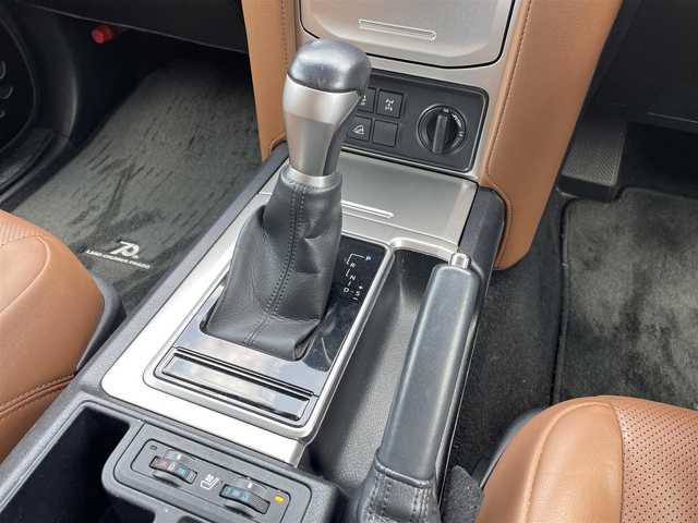 トヨタ ランドクルーザー プラド TX-L 70thアニバーサリーLTD 岡山県 2021(令3)年 4.8万km ホワイトパールクリスタルシャイン 登録時走行距離47.823km/純正ナビ/(AM/FM/DVD/TV/Bluetooth)/サンルーフ/トヨタセーフティセンス/・プリクラッシュセーフティ/・アダプティブクルーズコントロール/・レーンディパーチャーアラート/・オートマチックハイビーム/全方位カメラ/ブラインドスポットモニター/ビルトインETC2.0/前後ドライブレコーダー/スペアキー×1/パワーシート(D+N席)/エアシート(D+N席)/純正18インチアルミホイール/プッシュスタート/スマートキー