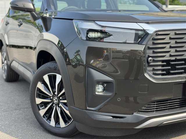 ホンダ ＷＲ－Ｖ Z 三重県 2025(令7)年 0.1万km未満 ゴールドブラウンM 登録未使用車/ホンダセンシング /・衝突軽減ブレーキ/・誤発進抑制機能/・後方誤発進抑制機能/・近距離衝突軽減ブレーキ/・歩行者事故低減ステアリング/・路外逸脱抑制機能/・アダプティブクルーズコントロール/・車線維持支援システム/・先行車発進お知らせ機能/・標識認識機能/・オートハイビーム/・パーキングセンサーシステム/ナビ装着用スペシャルパッケージ/・ステアリングスイッチ/　(オーディオ/ナビ/ハンズフリー/音声認識)/・リアワイドカメラ/・車載通信機/・Bluetoothユニット/パドルシフト/USBジャック(運転席)/充電用USBジャック(助手席)/純正17インチ5本マルチスポークアルミホイール/フルLEDヘッドランプ/・オートライト/LEDフロントフォグランプ/プッシュエンジンスタート/スマートキー×2