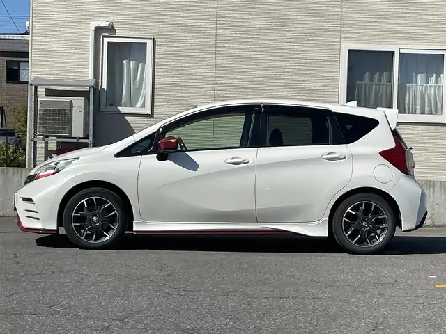 日産 ノート ニスモ 青森県 2014(平26)年 10.9万km ブリリアントホワイトパール 社外メモリナビ/・フルセグTV/・AM/FM/CD/DVD/BT/NISMOエアロ/純正フロアマット/純正16AW/純正ドアバイザー/横滑り防止機能/アイドリングストップ/オートライト/スターター/スペアキー/保証書/取扱説明書
