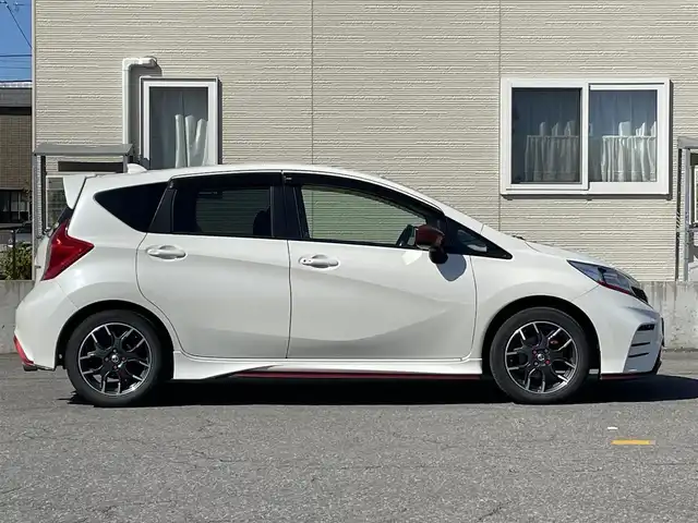 日産 ノート ニスモ 青森県 2014(平26)年 10.9万km ブリリアントホワイトパール 社外メモリナビ/・フルセグTV/・AM/FM/CD/DVD/BT/NISMOエアロ/純正フロアマット/純正16AW/純正ドアバイザー/横滑り防止機能/アイドリングストップ/オートライト/スターター/スペアキー/保証書/取扱説明書