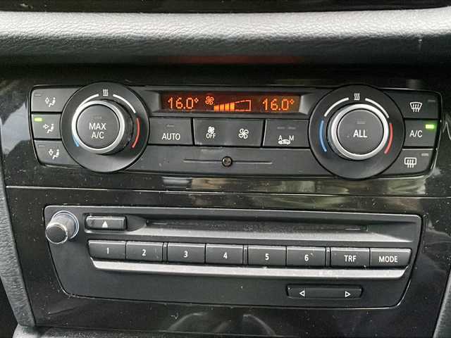 ＢＭＷ Ｘ１ xDrive 20d Xライン 京都府 2014(平26)年 5.3万km 黒 純正ナビ/FM/AM/CD/DVD/BT/TV/コーナーセンサー/横滑り防止/アイドリングストップ/ヒルディセントコントロール/オートライト/オートワイパー/フロアマット/ルーフレール/ハーフレザーシート