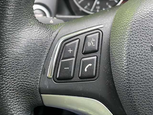 ＢＭＷ Ｘ１ xDrive 20d Xライン 京都府 2014(平26)年 5.3万km 黒 純正ナビ/FM/AM/CD/DVD/BT/TV/コーナーセンサー/横滑り防止/アイドリングストップ/ヒルディセントコントロール/オートライト/オートワイパー/フロアマット/ルーフレール/ハーフレザーシート