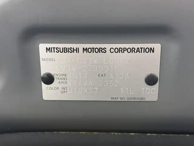 三菱 デリカＤ：５ G 三重県 2020(令2)年 3.8万km アイガーグレーM/ダイヤモンドブラックマイカ ディーゼル・ターボ/フルタイム4WD/MTモード付インパネ8AT/純正 10.1インチナビ『ROAD EXPLORER MM』 QY-9000M-C/（FM/AM/CD/DVD/TV/SD/Music Catcher/USB/iPod/Bluetooth/HDMI/AUX）/純正 10.1インチ 後席モニター/【OP】マルチアラウンドモニター/両側オートスライドドア/ビルトインETC/e-Assist/・衝突被害軽減ブレーキシステム［FCM］/・車線逸脱警報システム［LDW］/・レーダークルーズコントロールシステム［ACC］/・オートハイビーム［AHB］/・誤発進抑制機能（前進時）/など/装備/・キャプテンシート（7人乗り）/・左右独立オートエアコン/・後席クーラー＆ヒーター/・AC100V電源コンセント（100W）/・オートライト/・LED ヘッドランプ＋フロントフォグランプ/・パドルシフト/・電動パーキングブレーキ＆ブレーキオートホールド機能/・モード切替4WD/・純正18inAW/・プッシュスタート/・保/取/ナビ取/・スマートキーx2/など