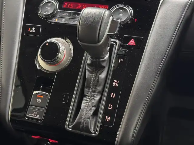 三菱 デリカＤ：５ G 三重県 2020(令2)年 3.8万km アイガーグレーM/ダイヤモンドブラックマイカ ディーゼル・ターボ/フルタイム4WD/MTモード付インパネ8AT/純正 10.1インチナビ『ROAD EXPLORER MM』 QY-9000M-C/（FM/AM/CD/DVD/TV/SD/Music Catcher/USB/iPod/Bluetooth/HDMI/AUX）/純正 10.1インチ 後席モニター/【OP】マルチアラウンドモニター/両側オートスライドドア/ビルトインETC/e-Assist/・衝突被害軽減ブレーキシステム［FCM］/・車線逸脱警報システム［LDW］/・レーダークルーズコントロールシステム［ACC］/・オートハイビーム［AHB］/・誤発進抑制機能（前進時）/など/装備/・キャプテンシート（7人乗り）/・左右独立オートエアコン/・後席クーラー＆ヒーター/・AC100V電源コンセント（100W）/・オートライト/・LED ヘッドランプ＋フロントフォグランプ/・パドルシフト/・電動パーキングブレーキ＆ブレーキオートホールド機能/・モード切替4WD/・純正18inAW/・プッシュスタート/・保/取/ナビ取/・スマートキーx2/など