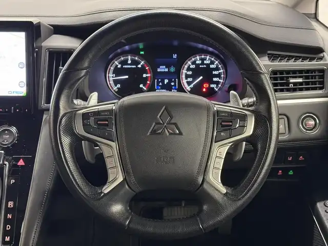 三菱 デリカＤ：５ G 三重県 2020(令2)年 3.8万km アイガーグレーM/ダイヤモンドブラックマイカ ディーゼル・ターボ/フルタイム4WD/MTモード付インパネ8AT/純正 10.1インチナビ『ROAD EXPLORER MM』 QY-9000M-C/（FM/AM/CD/DVD/TV/SD/Music Catcher/USB/iPod/Bluetooth/HDMI/AUX）/純正 10.1インチ 後席モニター/【OP】マルチアラウンドモニター/両側オートスライドドア/ビルトインETC/e-Assist/・衝突被害軽減ブレーキシステム［FCM］/・車線逸脱警報システム［LDW］/・レーダークルーズコントロールシステム［ACC］/・オートハイビーム［AHB］/・誤発進抑制機能（前進時）/など/装備/・キャプテンシート（7人乗り）/・左右独立オートエアコン/・後席クーラー＆ヒーター/・AC100V電源コンセント（100W）/・オートライト/・LED ヘッドランプ＋フロントフォグランプ/・パドルシフト/・電動パーキングブレーキ＆ブレーキオートホールド機能/・モード切替4WD/・純正18inAW/・プッシュスタート/・保/取/ナビ取/・スマートキーx2/など