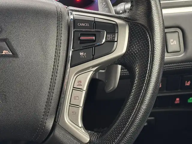 三菱 デリカＤ：５ G 三重県 2020(令2)年 3.8万km アイガーグレーM/ダイヤモンドブラックマイカ ディーゼル・ターボ/フルタイム4WD/MTモード付インパネ8AT/純正 10.1インチナビ『ROAD EXPLORER MM』 QY-9000M-C/（FM/AM/CD/DVD/TV/SD/Music Catcher/USB/iPod/Bluetooth/HDMI/AUX）/純正 10.1インチ 後席モニター/【OP】マルチアラウンドモニター/両側オートスライドドア/ビルトインETC/e-Assist/・衝突被害軽減ブレーキシステム［FCM］/・車線逸脱警報システム［LDW］/・レーダークルーズコントロールシステム［ACC］/・オートハイビーム［AHB］/・誤発進抑制機能（前進時）/など/装備/・キャプテンシート（7人乗り）/・左右独立オートエアコン/・後席クーラー＆ヒーター/・AC100V電源コンセント（100W）/・オートライト/・LED ヘッドランプ＋フロントフォグランプ/・パドルシフト/・電動パーキングブレーキ＆ブレーキオートホールド機能/・モード切替4WD/・純正18inAW/・プッシュスタート/・保/取/ナビ取/・スマートキーx2/など