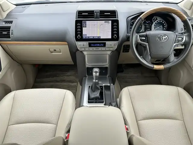 トヨタ ランドクルーザー プラド TX Lパッケージ 新潟県 2022(令4)年 2.3万km ホワイトパールクリスタルシャイン ワンオーナー/衝突軽減/純正ナビ/(AM/FM/BT/フルセグ)/全方位カメラ/社外前後ドライブレコーダー/クルーズコントロール/BSM/ETC2.0/コーナーセンサー/ベージュ革シート/シートヒーター/エアーシート/パワーシート/MTモード付きAT/革巻きウッドコンビステアリング/ステアリングスイッチ/AUTOハイビーム/AUTOライト/LEDヘッドライト/フォグランプ/横滑り防止/プッシュスタート/スマートキー