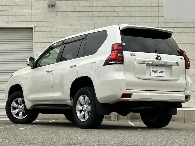 トヨタ ランドクルーザー プラド TX Lパッケージ 新潟県 2022(令4)年 2.3万km ホワイトパールクリスタルシャイン ワンオーナー/衝突軽減/純正ナビ/(AM/FM/BT/フルセグ)/全方位カメラ/社外前後ドライブレコーダー/クルーズコントロール/BSM/ETC2.0/コーナーセンサー/ベージュ革シート/シートヒーター/エアーシート/パワーシート/MTモード付きAT/革巻きウッドコンビステアリング/ステアリングスイッチ/AUTOハイビーム/AUTOライト/LEDヘッドライト/フォグランプ/横滑り防止/プッシュスタート/スマートキー