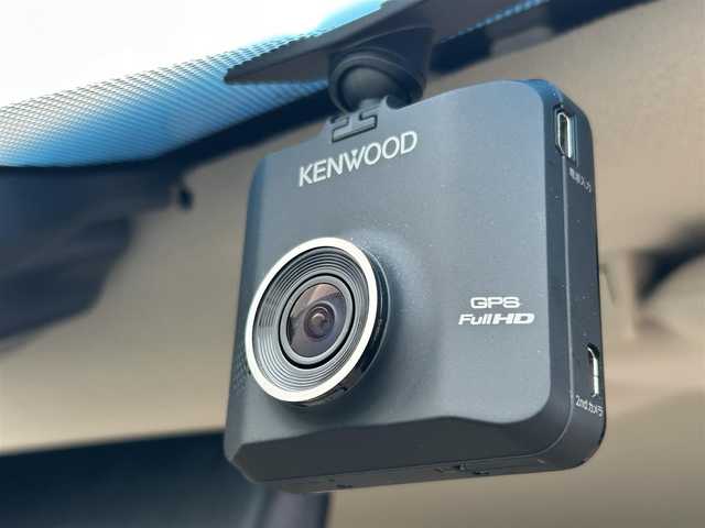 トヨタ ランドクルーザー プラド TX Lパッケージ 新潟県 2022(令4)年 2.3万km ホワイトパールクリスタルシャイン ワンオーナー/衝突軽減/純正ナビ/(AM/FM/BT/フルセグ)/全方位カメラ/社外前後ドライブレコーダー/クルーズコントロール/BSM/ETC2.0/コーナーセンサー/ベージュ革シート/シートヒーター/エアーシート/パワーシート/MTモード付きAT/革巻きウッドコンビステアリング/ステアリングスイッチ/AUTOハイビーム/AUTOライト/LEDヘッドライト/フォグランプ/横滑り防止/プッシュスタート/スマートキー