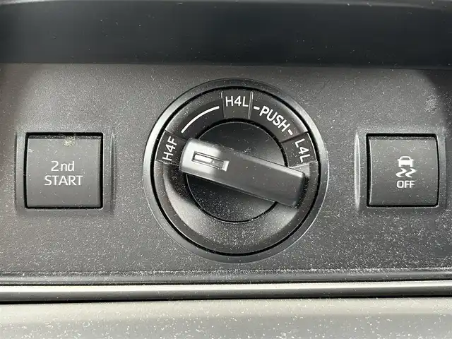 トヨタ ランドクルーザー プラド TX Lパッケージ 新潟県 2022(令4)年 2.3万km ホワイトパールクリスタルシャイン ワンオーナー/衝突軽減/純正ナビ/(AM/FM/BT/フルセグ)/全方位カメラ/社外前後ドライブレコーダー/クルーズコントロール/BSM/ETC2.0/コーナーセンサー/ベージュ革シート/シートヒーター/エアーシート/パワーシート/MTモード付きAT/革巻きウッドコンビステアリング/ステアリングスイッチ/AUTOハイビーム/AUTOライト/LEDヘッドライト/フォグランプ/横滑り防止/プッシュスタート/スマートキー