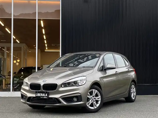 ＢＭＷ ２１８ｄ アクティブツアラー 福岡県 2017(平29)年 4.4万km プラチナシルバー インテリジェントセーフティ　/ナビ　/バックカメラ/前後ＰＤＣ　/パーキングアシスト　/コンフォートアクセス　/パワーテールゲート　/アンビエントライト　/ＥＴＣ　/純正１６インチＡＷ