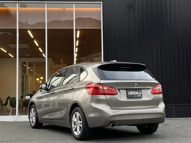 ＢＭＷ ２１８ｄ アクティブツアラー 福岡県 2017(平29)年 4.4万km プラチナシルバー インテリジェントセーフティ　/ナビ　/バックカメラ/前後ＰＤＣ　/パーキングアシスト　/コンフォートアクセス　/パワーテールゲート　/アンビエントライト　/ＥＴＣ　/純正１６インチＡＷ