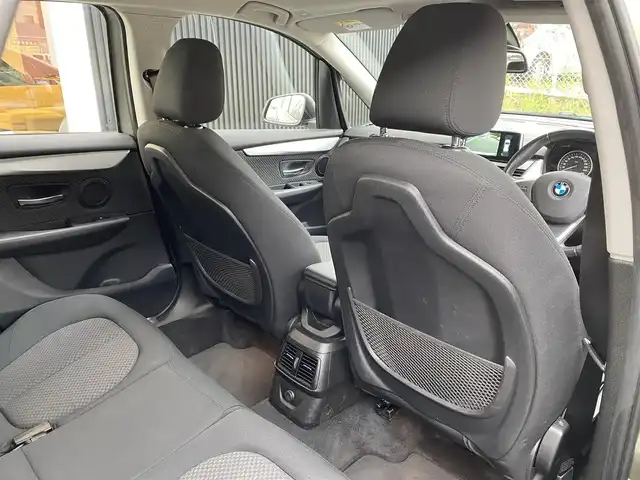 ＢＭＷ ２１８ｄ アクティブツアラー 福岡県 2017(平29)年 4.4万km プラチナシルバー インテリジェントセーフティ　/ナビ　/バックカメラ/前後ＰＤＣ　/パーキングアシスト　/コンフォートアクセス　/パワーテールゲート　/アンビエントライト　/ＥＴＣ　/純正１６インチＡＷ