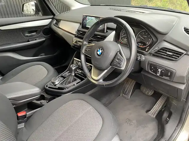 ＢＭＷ ２１８ｄ アクティブツアラー 福岡県 2017(平29)年 4.4万km プラチナシルバー インテリジェントセーフティ　/ナビ　/バックカメラ/前後ＰＤＣ　/パーキングアシスト　/コンフォートアクセス　/パワーテールゲート　/アンビエントライト　/ＥＴＣ　/純正１６インチＡＷ