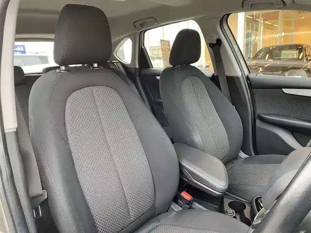 ＢＭＷ ２１８ｄ アクティブツアラー 福岡県 2017(平29)年 4.4万km プラチナシルバー インテリジェントセーフティ　/ナビ　/バックカメラ/前後ＰＤＣ　/パーキングアシスト　/コンフォートアクセス　/パワーテールゲート　/アンビエントライト　/ＥＴＣ　/純正１６インチＡＷ