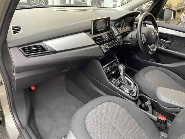 ＢＭＷ ２１８ｄ アクティブツアラー 福岡県 2017(平29)年 4.4万km プラチナシルバー インテリジェントセーフティ　/ナビ　/バックカメラ/前後ＰＤＣ　/パーキングアシスト　/コンフォートアクセス　/パワーテールゲート　/アンビエントライト　/ＥＴＣ　/純正１６インチＡＷ