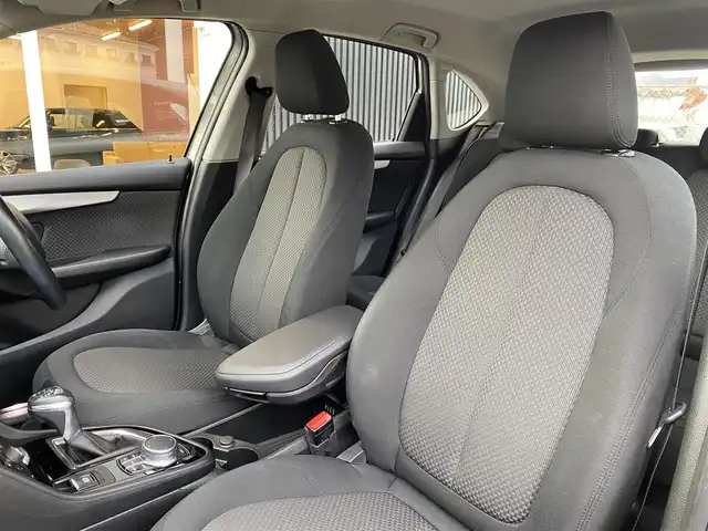 ＢＭＷ ２１８ｄ アクティブツアラー 福岡県 2017(平29)年 4.4万km プラチナシルバー インテリジェントセーフティ　/ナビ　/バックカメラ/前後ＰＤＣ　/パーキングアシスト　/コンフォートアクセス　/パワーテールゲート　/アンビエントライト　/ＥＴＣ　/純正１６インチＡＷ