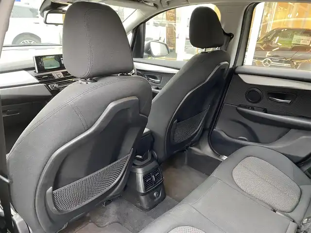 ＢＭＷ ２１８ｄ アクティブツアラー 福岡県 2017(平29)年 4.4万km プラチナシルバー インテリジェントセーフティ　/ナビ　/バックカメラ/前後ＰＤＣ　/パーキングアシスト　/コンフォートアクセス　/パワーテールゲート　/アンビエントライト　/ＥＴＣ　/純正１６インチＡＷ