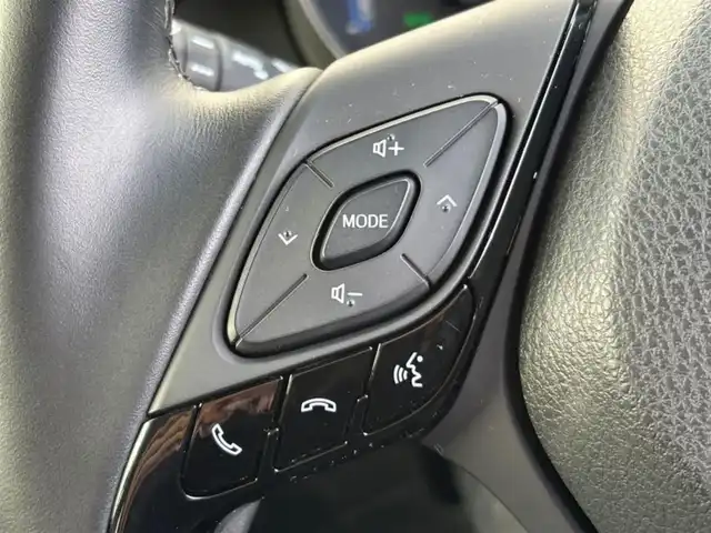 トヨタ Ｃ－ＨＲ G 茨城県 2017(平29)年 7.9万km センシュアルレッドマイカ 純正SDナビ/　(CD/DVD/USB/Bluetooth/フルセグ/HDMI)/バックカメラ/ブラインドスポットモニター/ローダウン車高調/セーフティセンス（衝突回避支援パッケージ）/・プリクラッシュセーフティ/・レーンディパーチャーアラート/・オートマチックハイビーム/・レーダークルーズコントロール/クリアランスソナー/ETC2.0/快適温熱シート/LEDヘッドライト/シーケンシャルターンランプ/足元イルミネーションランプ/パワーステアリング/純正アルミホイール/オートライト/保証書