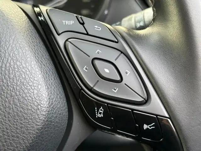 トヨタ Ｃ－ＨＲ G 茨城県 2017(平29)年 7.9万km センシュアルレッドマイカ 純正SDナビ/　(CD/DVD/USB/Bluetooth/フルセグ/HDMI)/バックカメラ/ブラインドスポットモニター/ローダウン車高調/セーフティセンス（衝突回避支援パッケージ）/・プリクラッシュセーフティ/・レーンディパーチャーアラート/・オートマチックハイビーム/・レーダークルーズコントロール/クリアランスソナー/ETC2.0/快適温熱シート/LEDヘッドライト/シーケンシャルターンランプ/足元イルミネーションランプ/パワーステアリング/純正アルミホイール/オートライト/保証書