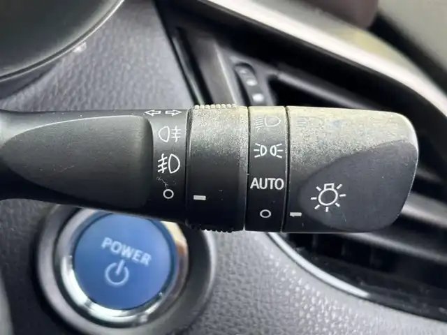 トヨタ Ｃ－ＨＲ G 茨城県 2017(平29)年 7.9万km センシュアルレッドマイカ 純正SDナビ/　(CD/DVD/USB/Bluetooth/フルセグ/HDMI)/バックカメラ/ブラインドスポットモニター/ローダウン車高調/セーフティセンス（衝突回避支援パッケージ）/・プリクラッシュセーフティ/・レーンディパーチャーアラート/・オートマチックハイビーム/・レーダークルーズコントロール/クリアランスソナー/ETC2.0/快適温熱シート/LEDヘッドライト/シーケンシャルターンランプ/足元イルミネーションランプ/パワーステアリング/純正アルミホイール/オートライト/保証書