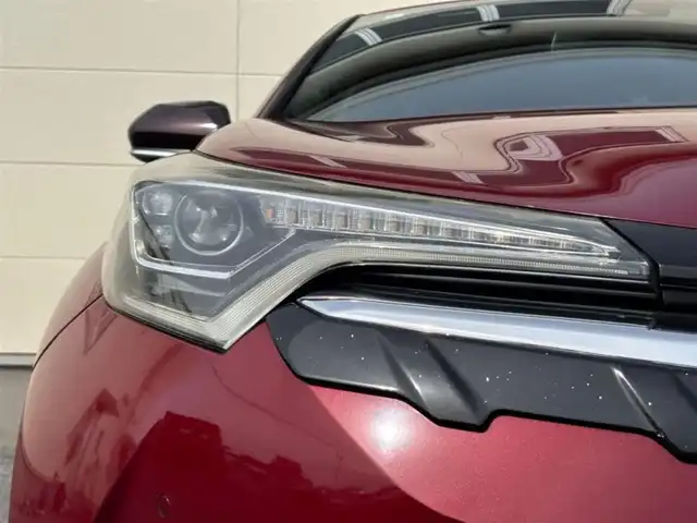 トヨタ Ｃ－ＨＲ G 茨城県 2017(平29)年 7.9万km センシュアルレッドマイカ 純正SDナビ/　(CD/DVD/USB/Bluetooth/フルセグ/HDMI)/バックカメラ/ブラインドスポットモニター/ローダウン車高調/セーフティセンス（衝突回避支援パッケージ）/・プリクラッシュセーフティ/・レーンディパーチャーアラート/・オートマチックハイビーム/・レーダークルーズコントロール/クリアランスソナー/ETC2.0/快適温熱シート/LEDヘッドライト/シーケンシャルターンランプ/足元イルミネーションランプ/パワーステアリング/純正アルミホイール/オートライト/保証書