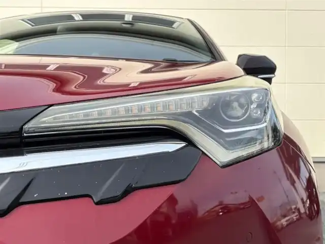 トヨタ Ｃ－ＨＲ G 茨城県 2017(平29)年 7.9万km センシュアルレッドマイカ 純正SDナビ/　(CD/DVD/USB/Bluetooth/フルセグ/HDMI)/バックカメラ/ブラインドスポットモニター/ローダウン車高調/セーフティセンス（衝突回避支援パッケージ）/・プリクラッシュセーフティ/・レーンディパーチャーアラート/・オートマチックハイビーム/・レーダークルーズコントロール/クリアランスソナー/ETC2.0/快適温熱シート/LEDヘッドライト/シーケンシャルターンランプ/足元イルミネーションランプ/パワーステアリング/純正アルミホイール/オートライト/保証書