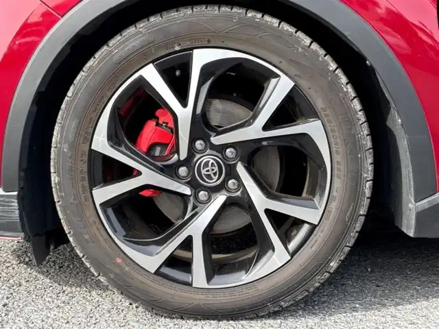 トヨタ Ｃ－ＨＲ G 茨城県 2017(平29)年 7.9万km センシュアルレッドマイカ 純正SDナビ/　(CD/DVD/USB/Bluetooth/フルセグ/HDMI)/バックカメラ/ブラインドスポットモニター/ローダウン車高調/セーフティセンス（衝突回避支援パッケージ）/・プリクラッシュセーフティ/・レーンディパーチャーアラート/・オートマチックハイビーム/・レーダークルーズコントロール/クリアランスソナー/ETC2.0/快適温熱シート/LEDヘッドライト/シーケンシャルターンランプ/足元イルミネーションランプ/パワーステアリング/純正アルミホイール/オートライト/保証書