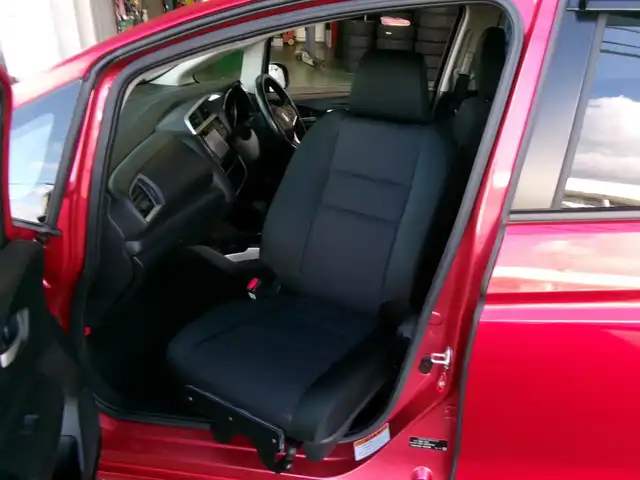 ホンダ フィット 13G 群馬県 2019(令1)年 0.3万km プレミアムクリスタルレッドM 助手席回転シート/Lパッケージ/Fパッケージ/ホンダセンシング/インターナビ/フルセグテレビ/バックカメラ/ナビ連動ETC