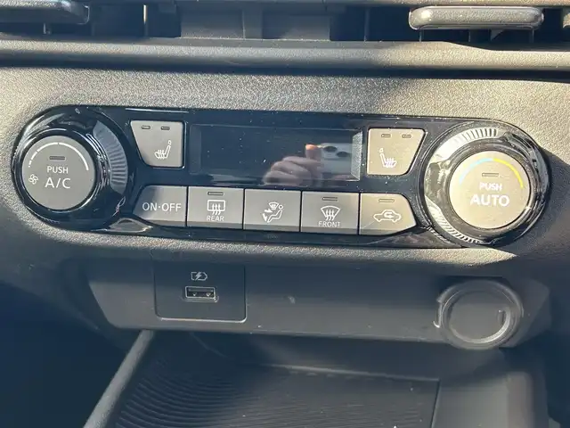 日産 ノート オーテック 佐賀県 2021(令3)年 3.5万km 黒 エマージェンシーブレーキ/スマートルームミラー/フロント&バックソナー/純正9型ナビ/・アラウンドビューモニター/・フルセグTV/BT/CD/DVD/オーテック専用16インチAW/オーテック専用シート/シートヒーター/アダプティブLEDヘッドライト/電動パーキングスイッチ/ステアリングヒーター/プッシュスタート/ETC/ISOFIX/スペアキー×１/取扱説明書/保証書/カラーコード：GAT