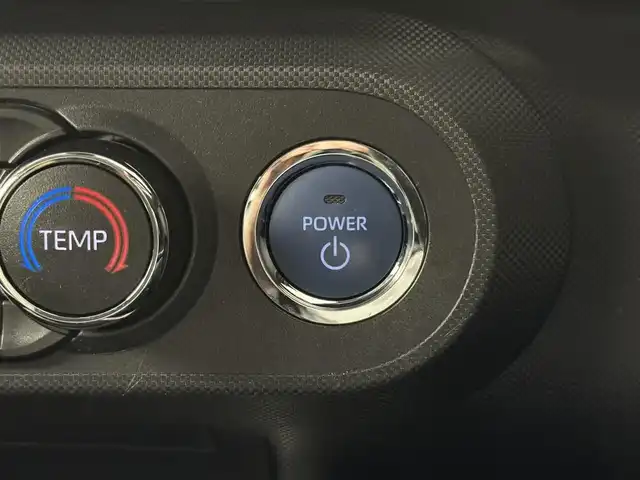 トヨタ ライズ Z 三重県 2021(令3)年 1万km シャイニングホワイトパール ハイブリッド/FF/フロアCVT/純正 9インチ ディスプレイオーディオ/（FM/AM/TV/Bluetooth/USB/iPod/AppleCarPlay/AndroidAuto/HDMI）/【OP】パノラミックビューモニター/ビルトイン ETC/スマートアシスト/・衝突警報機能（対車両・対歩行者）/・衝突回避支援ブレーキ機能（対車両・対歩行者）/・車線逸脱警報機能/・車線逸脱抑制制御機能（ステアリングアシスト機能）/・全車速追従機能付きアダプティブクルーズコントロール（停止保持機能あり）/・レーンキープコントロール（LKC）/・コーナーセンサー（前後2個）/・標識認識機能（進入禁止、最高速度、一時停止）/・アダプティブドライビングビーム/・【OP】ブラインドスポットモニター＋リヤクロストラフィックアラート/装備/・【OP】AC100Vアクセサリーコンセント（1500W・1ヶ）/・シートヒーター（D/N）/・オートライト/・LED ヘッドランプ/・オートエアコン/・ステアリングスイッチ/・プッシュスタート/・スマートキーx2/・純正17inアルミホイール（17×6J、5H）/・保/取/ディスプレイオーディオ取/など