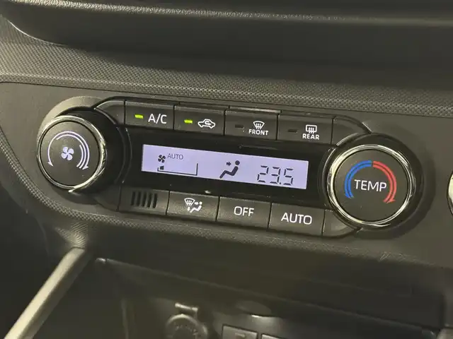 トヨタ ライズ Z 三重県 2021(令3)年 1万km シャイニングホワイトパール ハイブリッド/FF/フロアCVT/純正 9インチ ディスプレイオーディオ/（FM/AM/TV/Bluetooth/USB/iPod/AppleCarPlay/AndroidAuto/HDMI）/【OP】パノラミックビューモニター/ビルトイン ETC/スマートアシスト/・衝突警報機能（対車両・対歩行者）/・衝突回避支援ブレーキ機能（対車両・対歩行者）/・車線逸脱警報機能/・車線逸脱抑制制御機能（ステアリングアシスト機能）/・全車速追従機能付きアダプティブクルーズコントロール（停止保持機能あり）/・レーンキープコントロール（LKC）/・コーナーセンサー（前後2個）/・標識認識機能（進入禁止、最高速度、一時停止）/・アダプティブドライビングビーム/・【OP】ブラインドスポットモニター＋リヤクロストラフィックアラート/装備/・【OP】AC100Vアクセサリーコンセント（1500W・1ヶ）/・シートヒーター（D/N）/・オートライト/・LED ヘッドランプ/・オートエアコン/・ステアリングスイッチ/・プッシュスタート/・スマートキーx2/・純正17inアルミホイール（17×6J、5H）/・保/取/ディスプレイオーディオ取/など