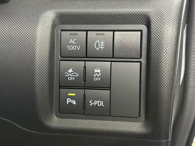 トヨタ ライズ Z 三重県 2021(令3)年 1万km シャイニングホワイトパール ハイブリッド/FF/フロアCVT/純正 9インチ ディスプレイオーディオ/（FM/AM/TV/Bluetooth/USB/iPod/AppleCarPlay/AndroidAuto/HDMI）/【OP】パノラミックビューモニター/ビルトイン ETC/スマートアシスト/・衝突警報機能（対車両・対歩行者）/・衝突回避支援ブレーキ機能（対車両・対歩行者）/・車線逸脱警報機能/・車線逸脱抑制制御機能（ステアリングアシスト機能）/・全車速追従機能付きアダプティブクルーズコントロール（停止保持機能あり）/・レーンキープコントロール（LKC）/・コーナーセンサー（前後2個）/・標識認識機能（進入禁止、最高速度、一時停止）/・アダプティブドライビングビーム/・【OP】ブラインドスポットモニター＋リヤクロストラフィックアラート/装備/・【OP】AC100Vアクセサリーコンセント（1500W・1ヶ）/・シートヒーター（D/N）/・オートライト/・LED ヘッドランプ/・オートエアコン/・ステアリングスイッチ/・プッシュスタート/・スマートキーx2/・純正17inアルミホイール（17×6J、5H）/・保/取/ディスプレイオーディオ取/など