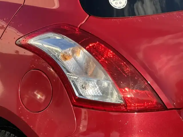 スズキ スイフト XL 岩手県 2011(平23)年 4.6万km アブレイズレッドパール2 禁煙車/4WD/前席シートヒーター/純正ナビ/→ワンセグTV/CD/DVD/FM/AM/ステアリングスイッチ/〇プッシュスタート/〇電動格納ミラー/〇ウィンカーミラー/〇フロアマット/〇ドアバイザー/〇シガーソケット/ETC/夏タイヤ社外AW車載