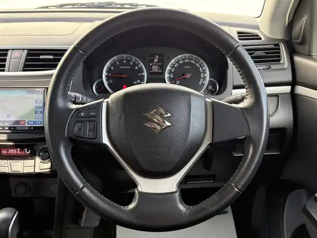 スズキ スイフト XL 岩手県 2011(平23)年 4.6万km アブレイズレッドパール2 禁煙車/4WD/前席シートヒーター/純正ナビ/→ワンセグTV/CD/DVD/FM/AM/ステアリングスイッチ/〇プッシュスタート/〇電動格納ミラー/〇ウィンカーミラー/〇フロアマット/〇ドアバイザー/〇シガーソケット/ETC/夏タイヤ社外AW車載