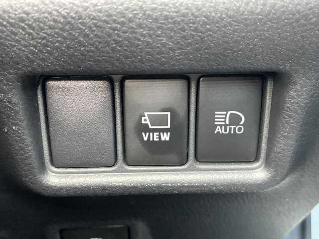 トヨタ Ｃ－ＨＲ G 広島県 2021(令3)年 2.9万km ホワイトパールクリスタルシャイン 禁煙/トヨタセーフティセンス/・プリクラッシュセーフティ/・レーンディパーチャーアラート/・オートマチックハイビーム/・先行車発進お知らせ/・レーダークルーズコントロール/クリアランスソナー/BSM/純正ディスプレイオーディオ/・ナビ/フルセグ/Bluetooth/USB/パノラミックビューモニター/革巻きステアリング/ステアイングスイッチ/オートライト/ハーフレザーシート/シートヒーター/電動パーキングブレーキ/ブレーキホールド/LEＤヘッドライト/フォグランプ/自動防眩ミラー/前後ドライブレコーダー（GL-05AP）/ＥＴＣ/純正フロアマット/純正ドアバイザー/トノカバー/純正アルミホイール車載（サマータイヤ）/W+サイド+カーテンエアバック