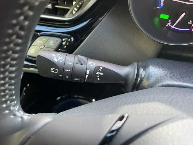 トヨタ Ｃ－ＨＲ G 広島県 2021(令3)年 2.9万km ホワイトパールクリスタルシャイン 禁煙/トヨタセーフティセンス/・プリクラッシュセーフティ/・レーンディパーチャーアラート/・オートマチックハイビーム/・先行車発進お知らせ/・レーダークルーズコントロール/クリアランスソナー/BSM/純正ディスプレイオーディオ/・ナビ/フルセグ/Bluetooth/USB/パノラミックビューモニター/革巻きステアリング/ステアイングスイッチ/オートライト/ハーフレザーシート/シートヒーター/電動パーキングブレーキ/ブレーキホールド/LEＤヘッドライト/フォグランプ/自動防眩ミラー/前後ドライブレコーダー（GL-05AP）/ＥＴＣ/純正フロアマット/純正ドアバイザー/トノカバー/純正アルミホイール車載（サマータイヤ）/W+サイド+カーテンエアバック