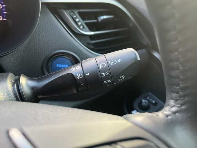 トヨタ Ｃ－ＨＲ G 広島県 2021(令3)年 2.9万km ホワイトパールクリスタルシャイン 禁煙/トヨタセーフティセンス/・プリクラッシュセーフティ/・レーンディパーチャーアラート/・オートマチックハイビーム/・先行車発進お知らせ/・レーダークルーズコントロール/クリアランスソナー/BSM/純正ディスプレイオーディオ/・ナビ/フルセグ/Bluetooth/USB/パノラミックビューモニター/革巻きステアリング/ステアイングスイッチ/オートライト/ハーフレザーシート/シートヒーター/電動パーキングブレーキ/ブレーキホールド/LEＤヘッドライト/フォグランプ/自動防眩ミラー/前後ドライブレコーダー（GL-05AP）/ＥＴＣ/純正フロアマット/純正ドアバイザー/トノカバー/純正アルミホイール車載（サマータイヤ）/W+サイド+カーテンエアバック